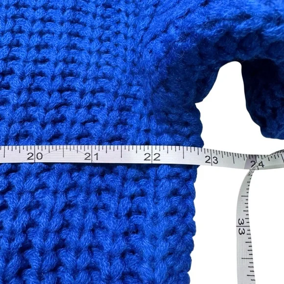 Listicle - Royal Blue Knit sweater with Coral knit Flowers - NWT - size M - Picture 4 of 10